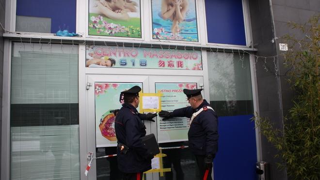 Massaggi abusivi, centro estetico chiuso 