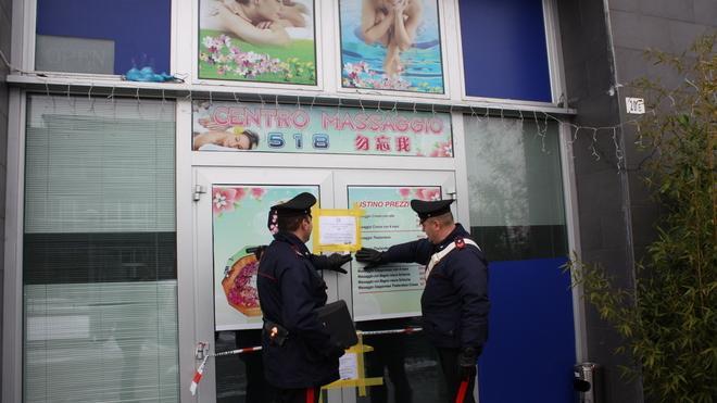 Massaggi abusivi, centro estetico chiuso