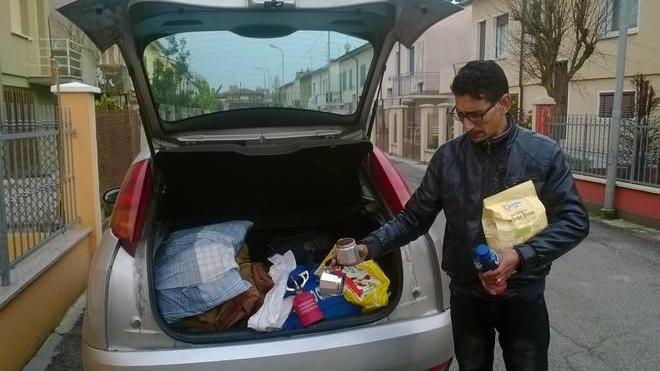 Senza casa e senza lavoro da un mese vive su un’auto
