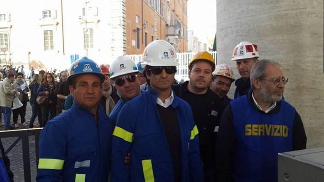 Il Papa saluta gli operai Alcoa di Portovesme 