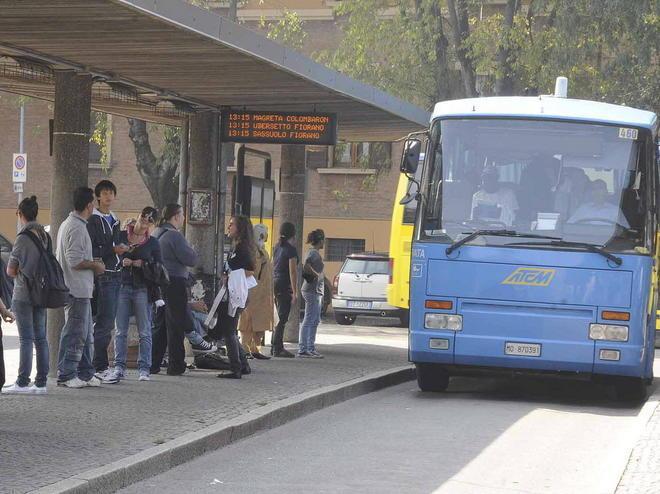 Sul bus ticket finiti: deve scendere 