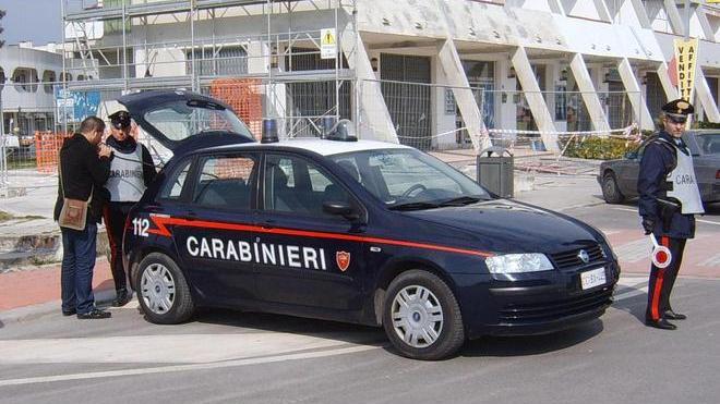 Nell’auto nascondevano due bastoni