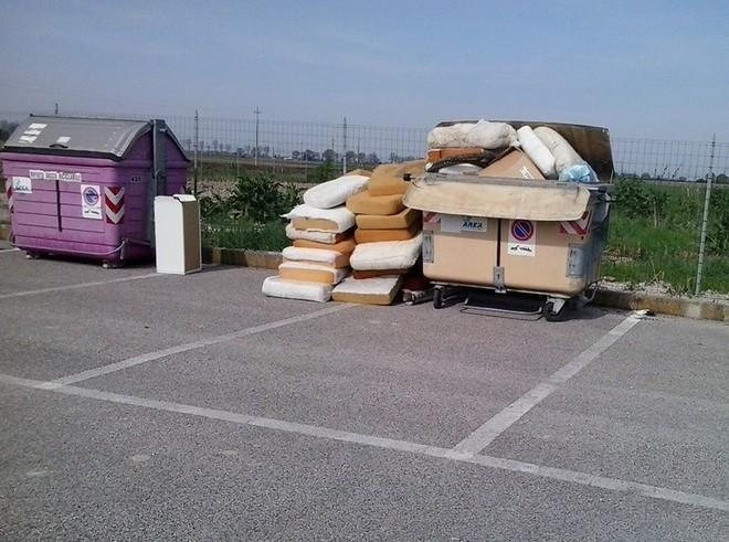 Spuntano discariche a cielo aperto 