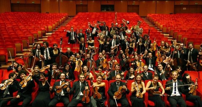 Giovani musicisti al servizio della bacchetta di Axelrod 