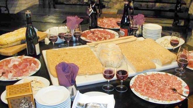 Un’abbuffata al ristorante pagata con l’assegno falso