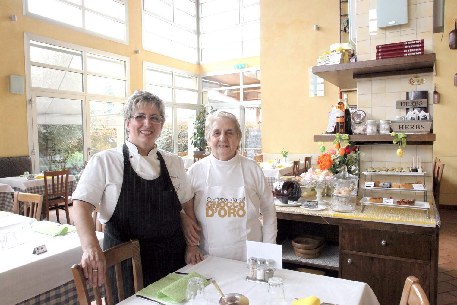 Modena, partorisce nel parcheggio dell’osteria Ponte Guerro - FOTO