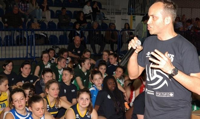 «Il Comune ci deve dei soldi: si va avanti col volontariato»