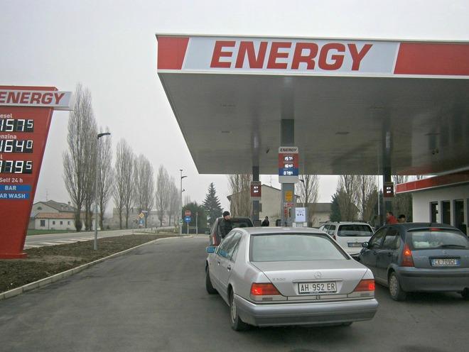 Tutti in fila alla Coop per fare... benzina 