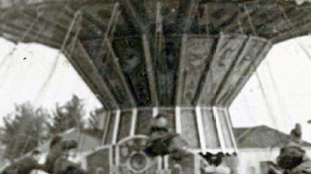 Una piazzetta per il giostraio