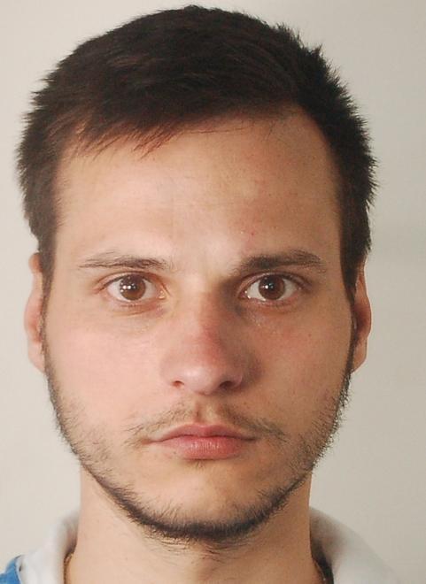 Ruba una maglia: arrestato 