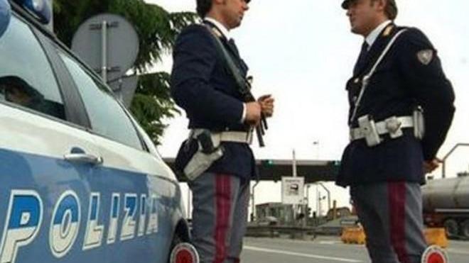 Fermo in coda bestemmia: multato dalla polstrada