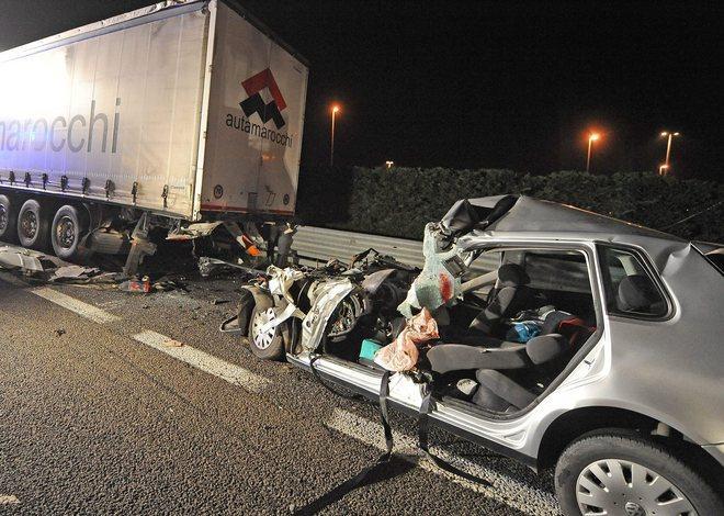 L’incidente nel Veronese in autostrada contro un tir 