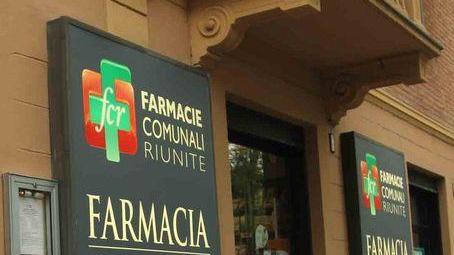 Bandito armato di cutter rapina la farmacia
