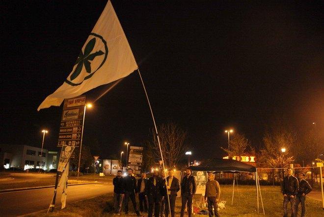 Il gazebo della Lega Nord tra le prostitute 