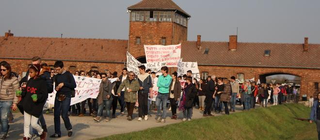 Gli studenti nella fabbrica di morte 
