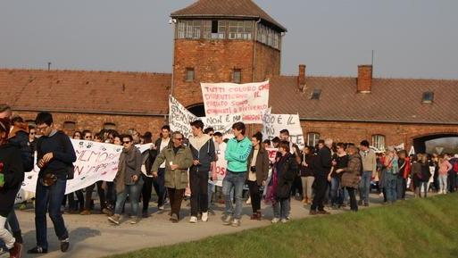 Gli studenti nella fabbrica di morte