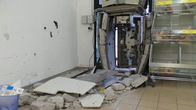 Colpo esplosivo all’In’s: danni ingentissimi