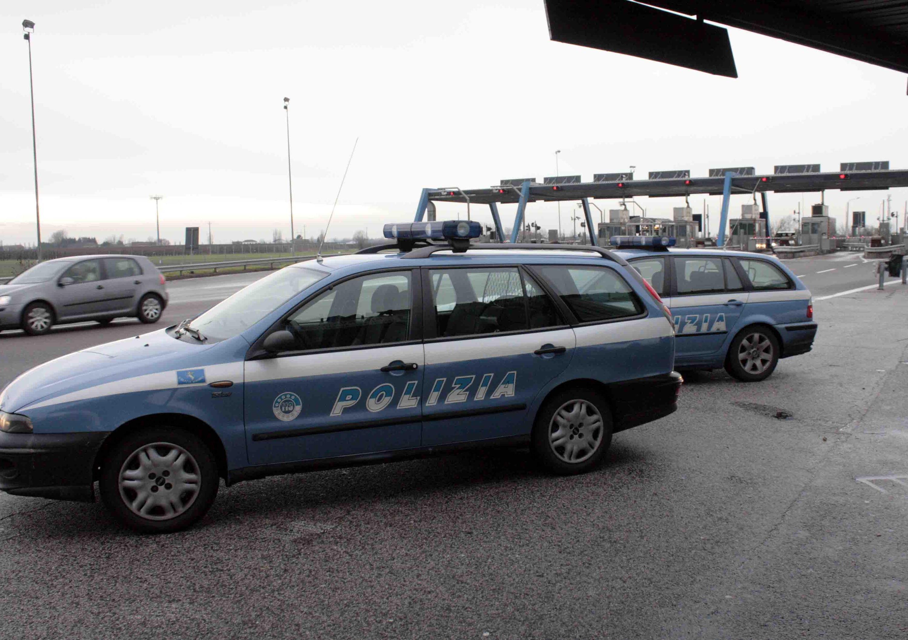 Bestemmiano in auto: inseguiti e multati dalla Polstrada 