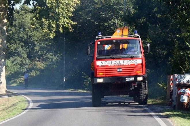 Incendio in una cantina: danni limitati grazie ai vigili del fuoco