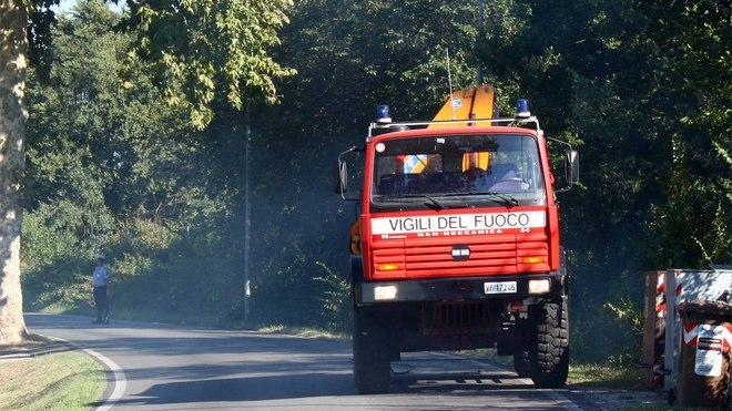Incendio in una cantina: danni limitati grazie ai vigili del fuoco