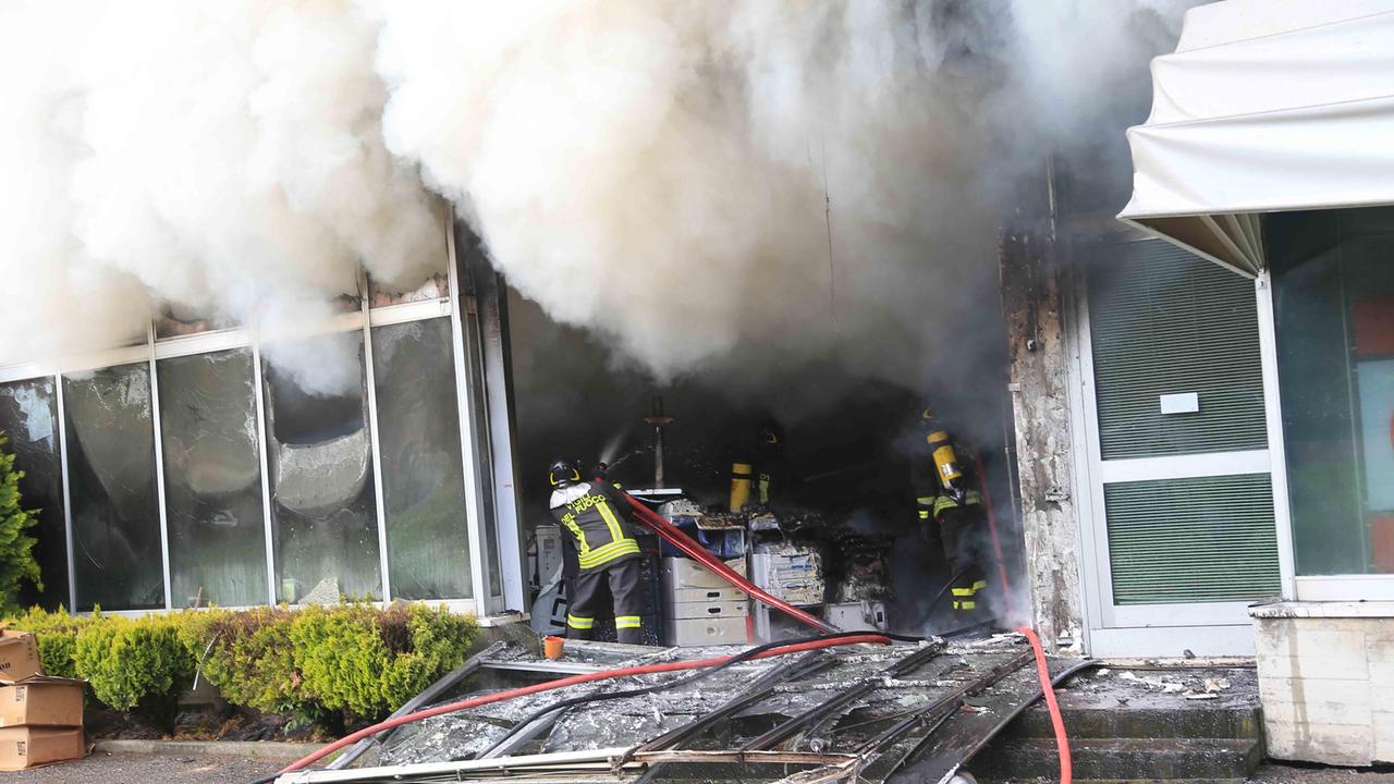 Negozio va in fiamme in via Bizet