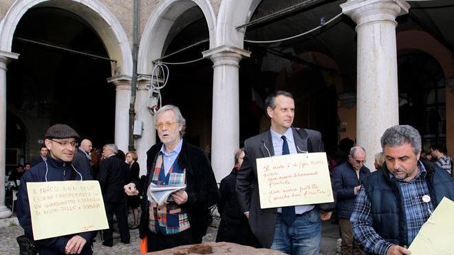 Cemento nel Parco / Chioschi, la pioggia non ferma il corteo - FOTO - VIDEO