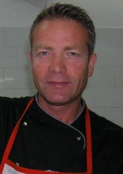 Gli affari vanno male, chef si uccide 