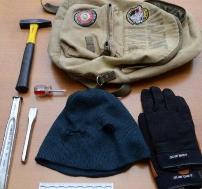 Presi con gli attrezzi da scasso in via delle Costellazioni