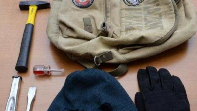 Presi con gli attrezzi da scasso in via delle Costellazioni