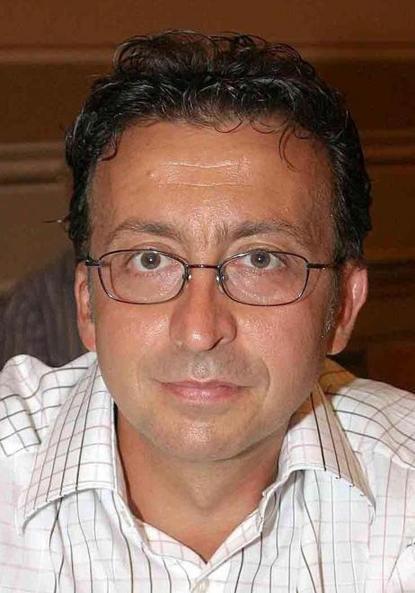 Defibrillatore in primo piano Dimostrazione per l’uso