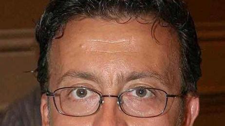 Defibrillatore in primo piano Dimostrazione per l’uso