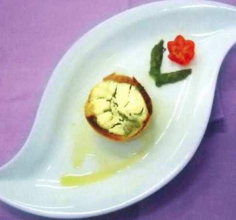 Cestini di pane, gambi di asparagi e formaggio di Debora Tomasatti 