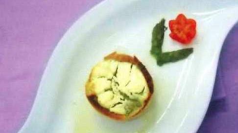 Cestini di pane, gambi di asparagi e formaggio di Debora Tomasatti