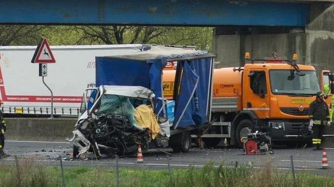 Camionista morto sull’A14, lutto in paese