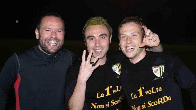 Una t-shirt celebrativa diventa la maglia da gara