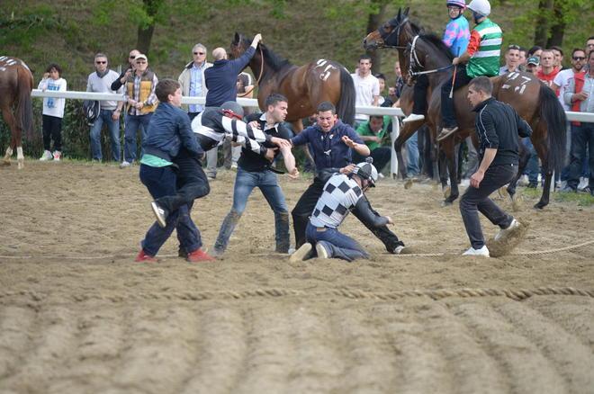 Calci e pugni in Buca al Gran premio donatori di sangue Fratres 