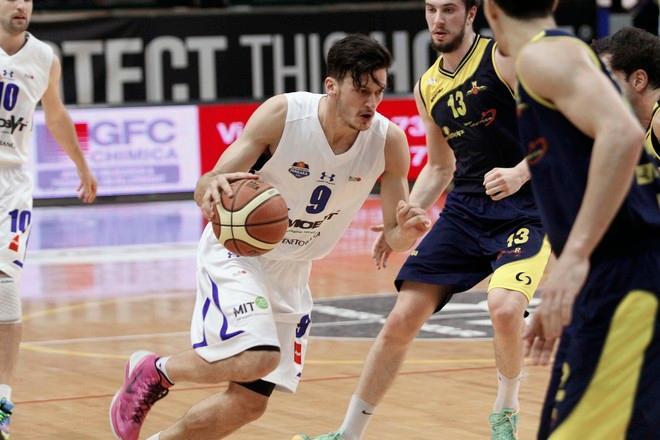 La Mobyt cade in casa 