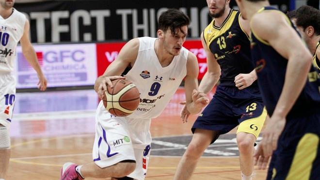 La Mobyt cade in casa