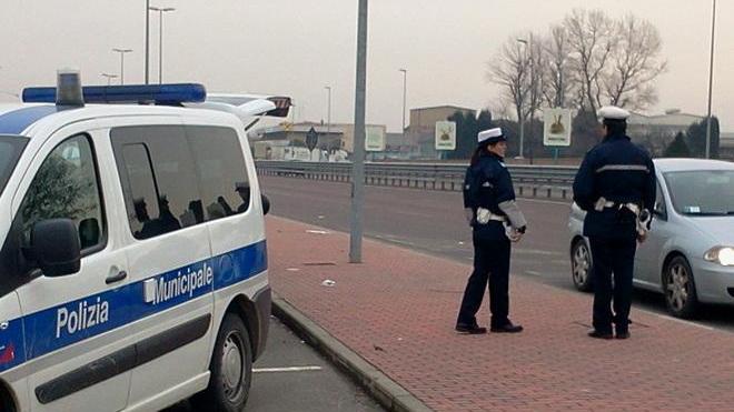 Notte di controlli sulle strade: la municipale ritira due patenti