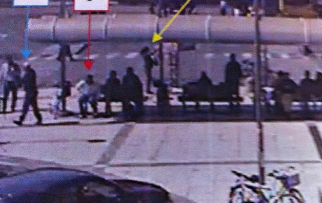 Donna grida: preso borseggiatore in azione 