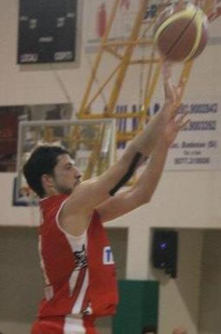 Basket Dnb. La Tramec cede, ma solo nel finale