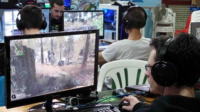 Il gioco impazza in rete con il primo “lanparty”