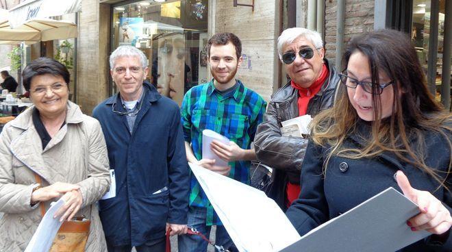 Poeti e negozianti uniti per la città 