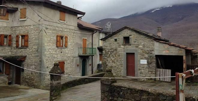 Raid di furti nelle case di Cerreto Alpi 