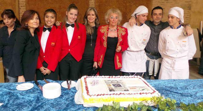 La Nuova ha 25 anni. Un coro di auguri dai nostri lettori «Buon compleanno!» 