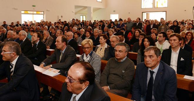 Una folla consacra la chiesa di San Felice FOTO VIDEO