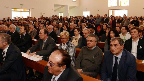 Una folla consacra la chiesa di San Felice FOTO VIDEO