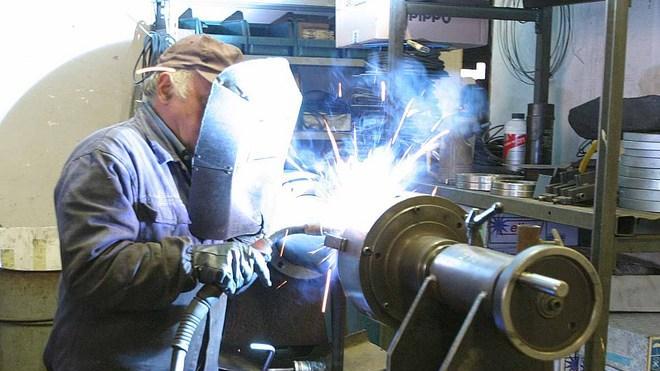 Officina meccanica abusiva, sequestro e denuncia a Modena
