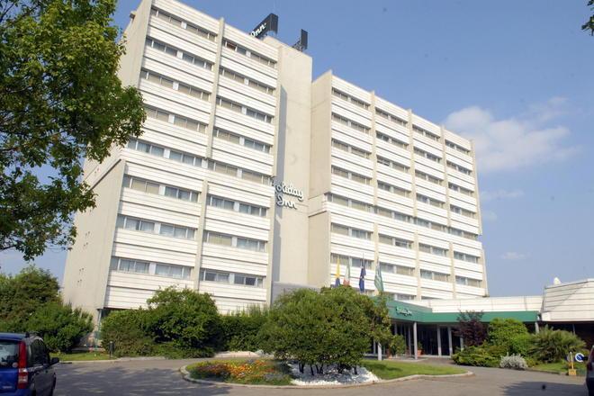 Ex Holiday Inn, lavori anti-degrado - VIDEO- FOTO