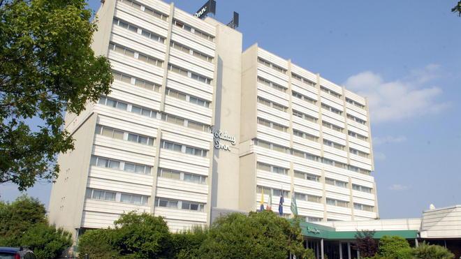 Ex Holiday Inn, lavori anti-degrado - VIDEO- FOTO